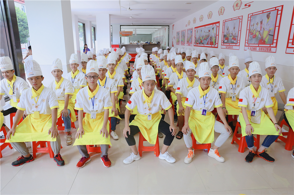 ����ʦ��У԰�������¶��������������ܴ�ʦ���