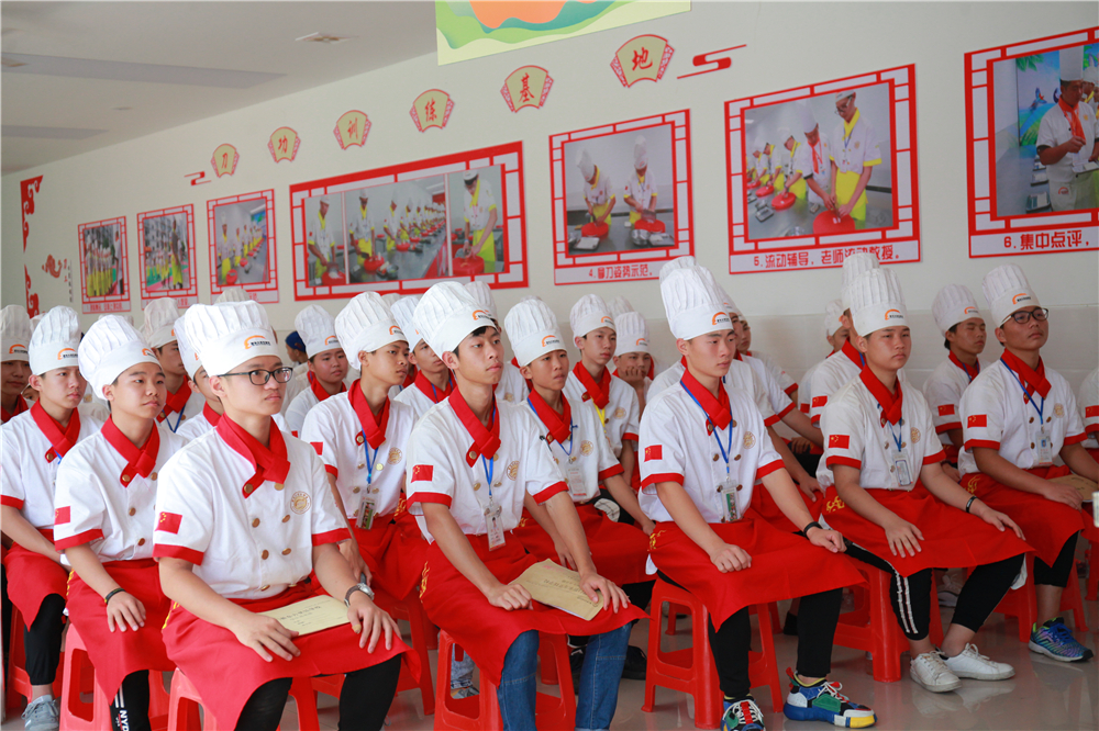 ����ʦ��У԰�������¶��������������ܴ�ʦ���