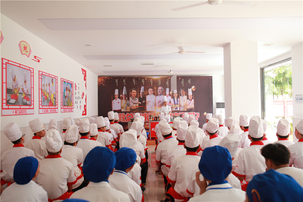 ����ʦ��У԰�������¶��������������ܴ�ʦ���