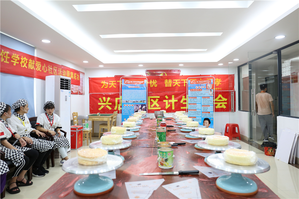 ���а��������¶������ѧУ�����װ���