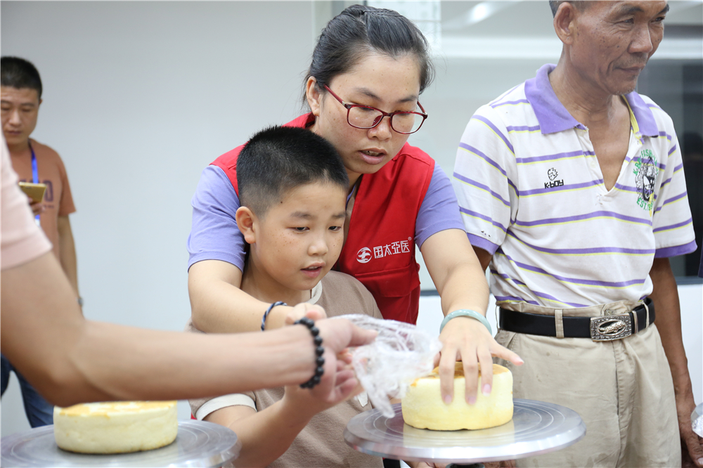 ���а��������¶������ѧУ�����װ���