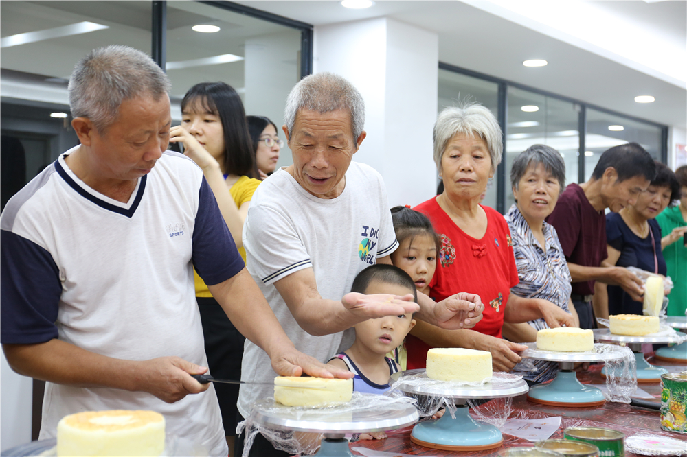 ���а��������¶������ѧУ�����װ���