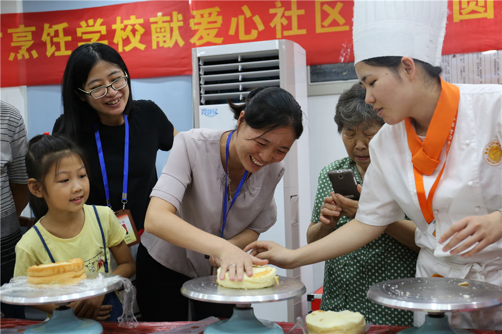 ���а��������¶������ѧУ�����װ���