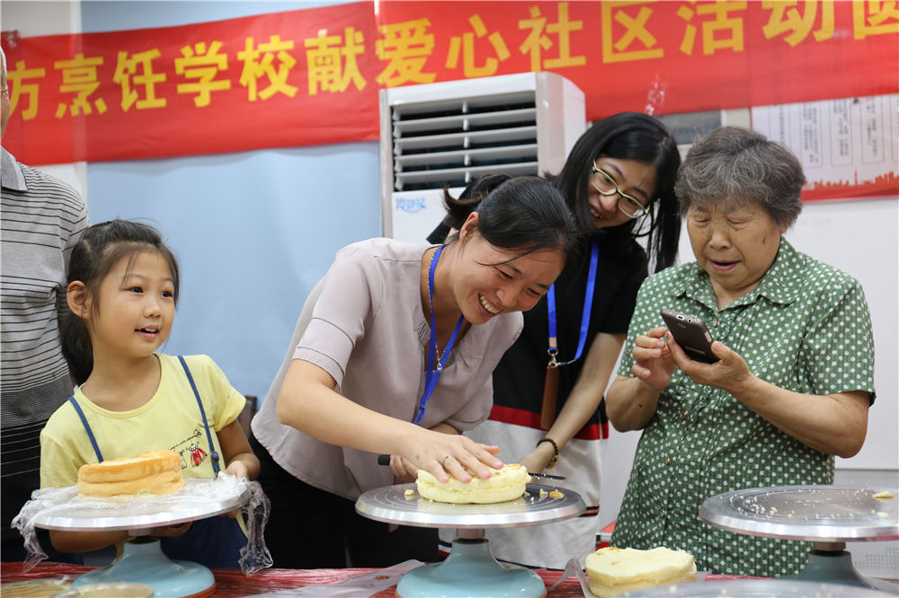 ���а��������¶������ѧУ�����װ���