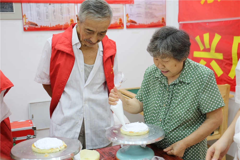 ���а��������¶������ѧУ�����װ���