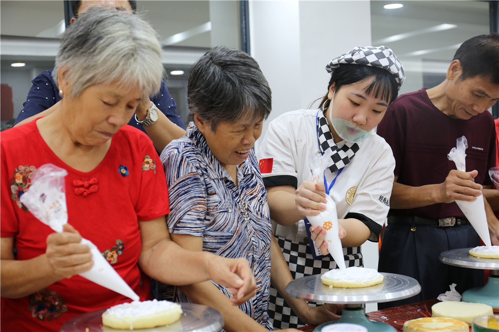 ���а��������¶������ѧУ�����װ���