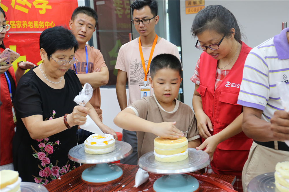 ���а��������¶������ѧУ�����װ���