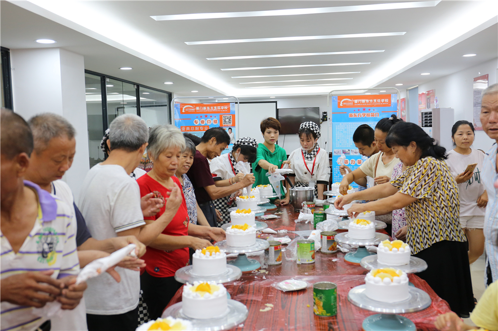 ���а��������¶������ѧУ�����װ���