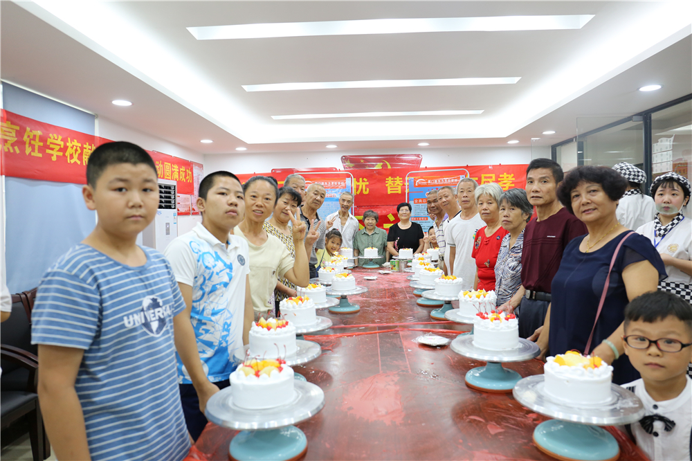 ���а��������¶������ѧУ�����װ���