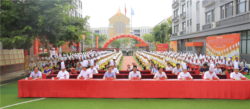 �����¶������ѧУ��Ƹ��ʦǩԼ��У����࿪�����Բ������