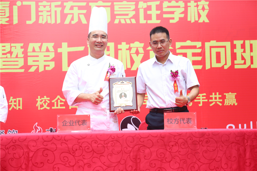 �����¶������ѧУ��Ƹ��ʦǩԼ��У����࿪�����Բ������