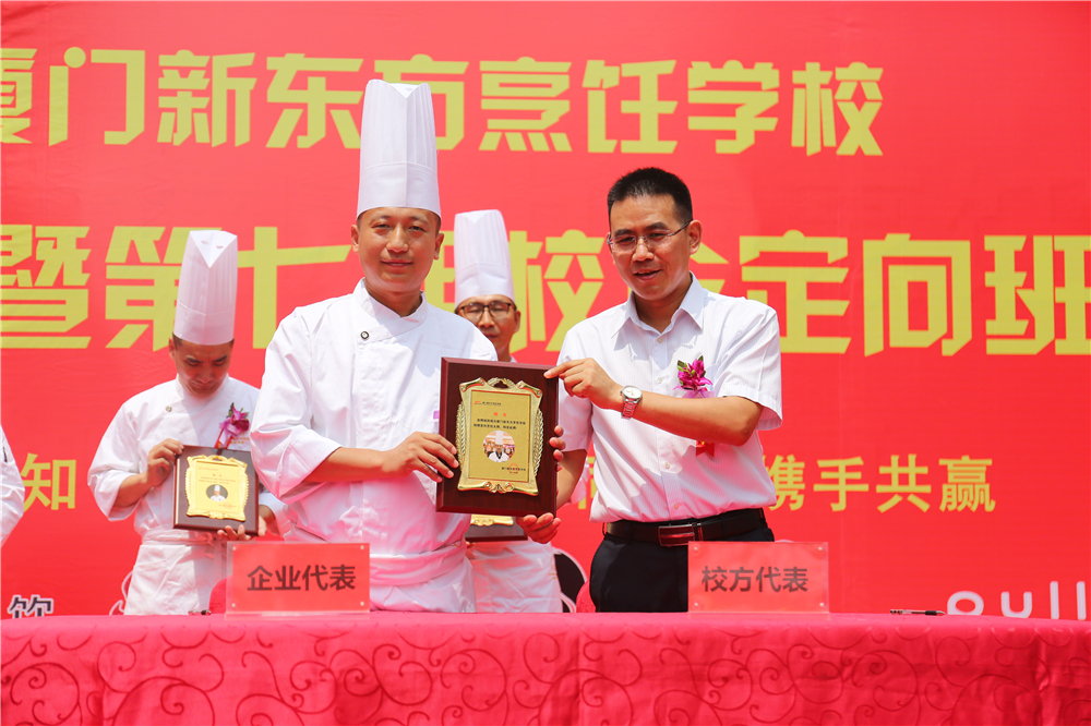 �����¶������ѧУ��Ƹ��ʦǩԼ��У����࿪�����Բ������