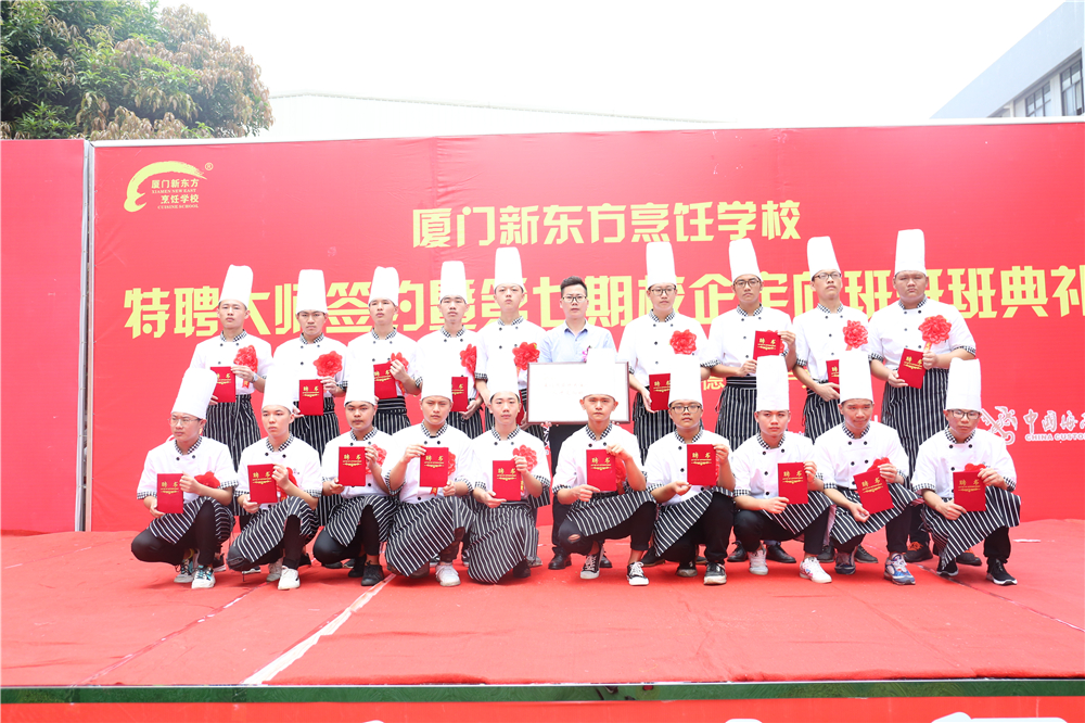 �����¶������ѧУ��Ƹ��ʦǩԼ��У����࿪�����Բ������