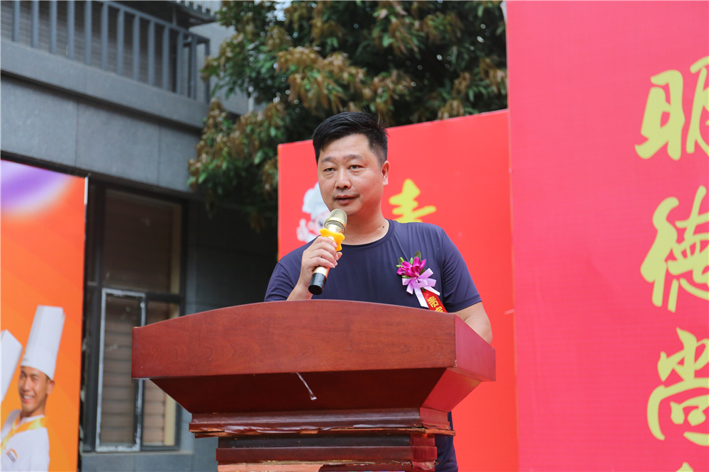 �����¶������ѧУ��Ƹ��ʦǩԼ��У����࿪�����Բ������