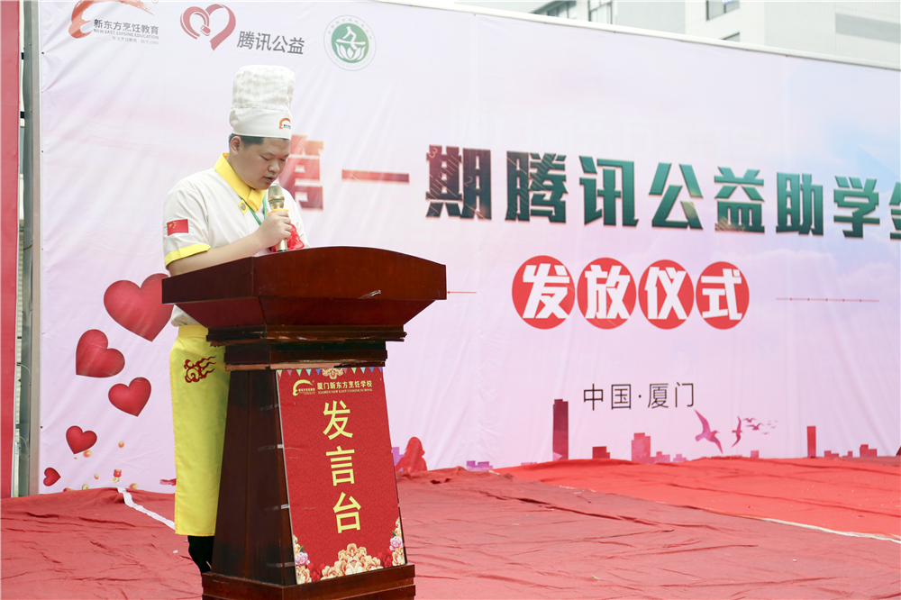 �����¶������ѧУ��һ����Ѷ������ѧ�𷢷���ʽů��ʢ��