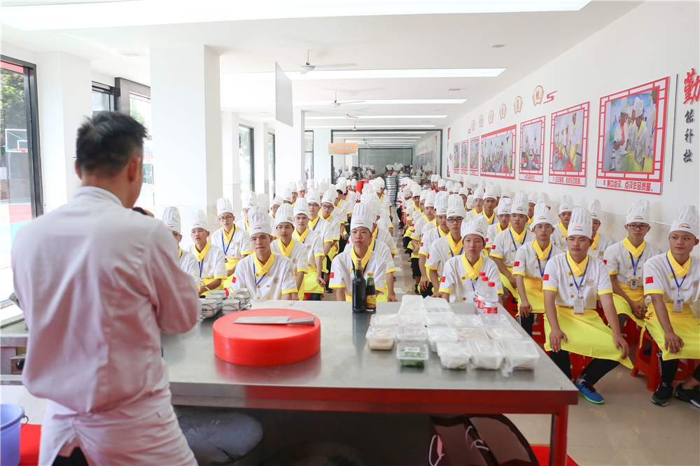 ��ʦ��У԰ح��ʦ�����Ἴ�ܣ�������ҵ���˲�