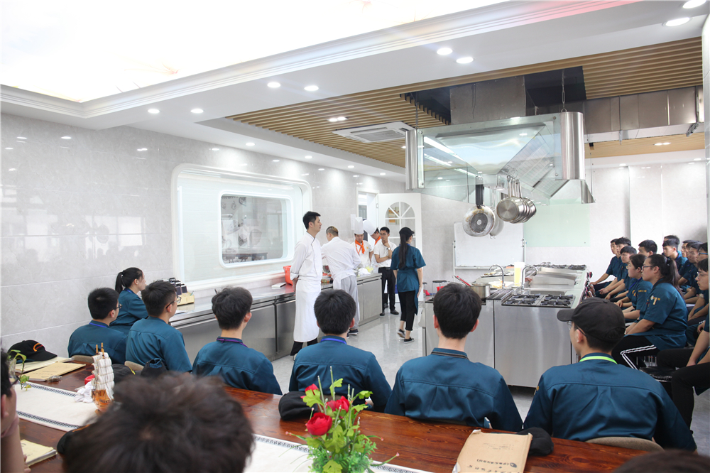 ��ʦ��У԰ح��ʦ�����Ἴ�ܣ�������ҵ���˲�