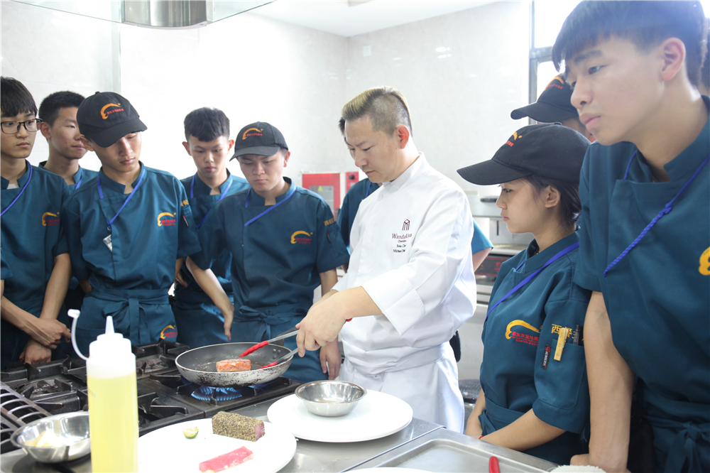 ��ʦ��У԰ح��ʦ�����Ἴ�ܣ�������ҵ���˲�