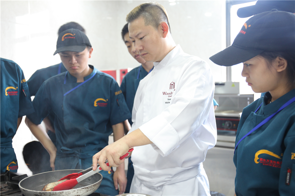 ��ʦ��У԰ح��ʦ�����Ἴ�ܣ�������ҵ���˲�