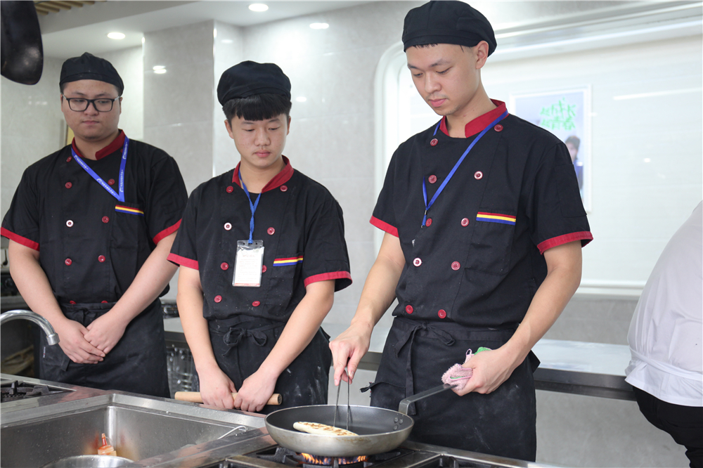 ��ʦ��У԰ح��ʦ�����Ἴ�ܣ�������ҵ���˲�