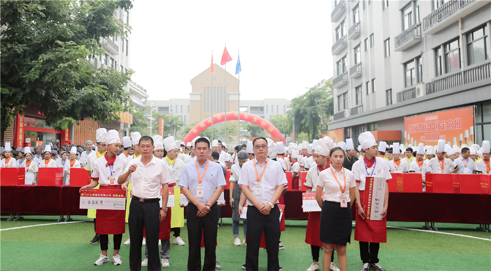 �����¶������ѧУ������ѧ��������ʽů��ʢ��