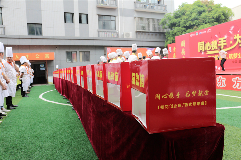 �����¶������ѧУ������ѧ��������ʽů��ʢ��