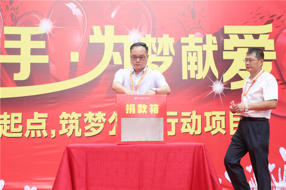 �����¶������ѧУ������ѧ��������ʽů��ʢ��