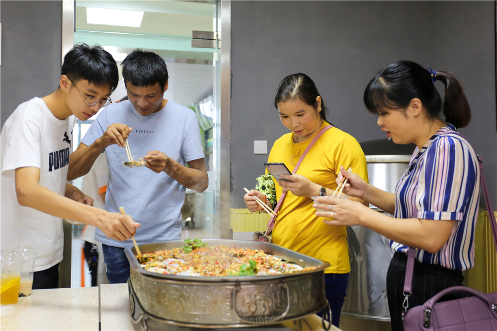 ��ҵ��ɫС������