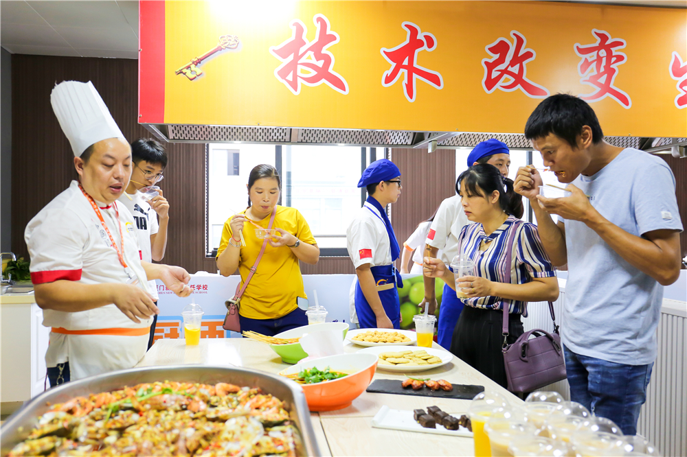 ��ҵ��ɫС������