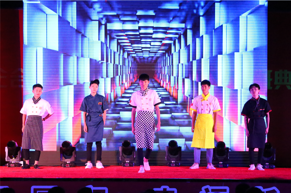 ���ഺ���� �� Ѥ������������¶������ѧУʦ�������������Բ����ɣ�