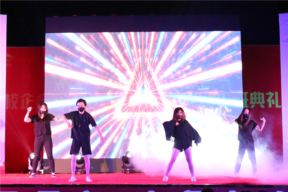 ���ഺ���� �� Ѥ������������¶������ѧУʦ�������������Բ����ɣ�