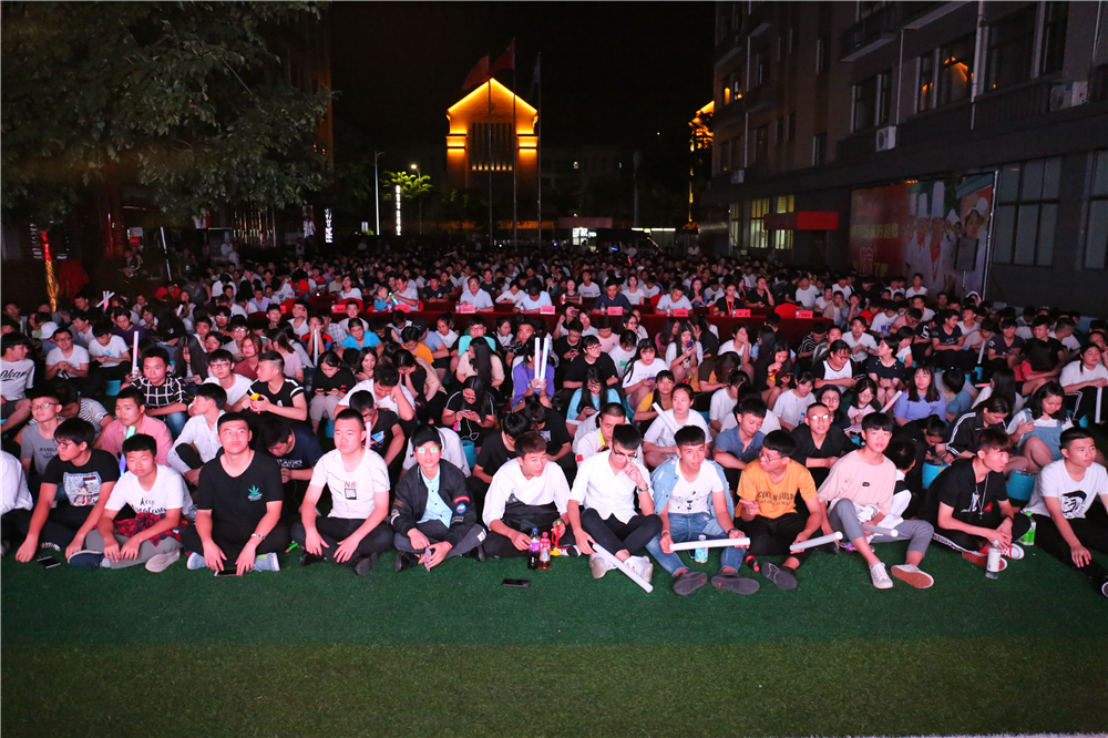 ���ഺ���� �� Ѥ������������¶������ѧУʦ�������������Բ����ɣ�