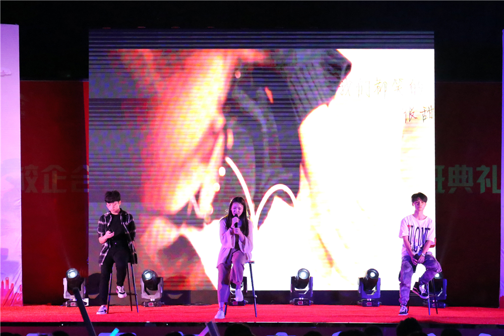 ���ഺ���� �� Ѥ������������¶������ѧУʦ�������������Բ����ɣ�