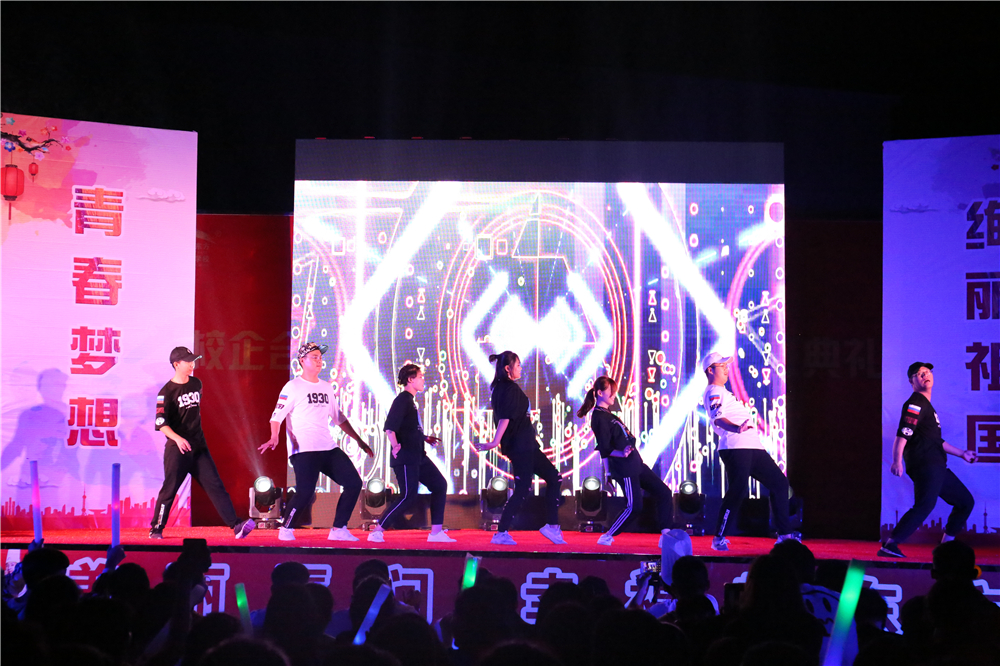 ���ഺ���� �� Ѥ������������¶������ѧУʦ�������������Բ����ɣ�