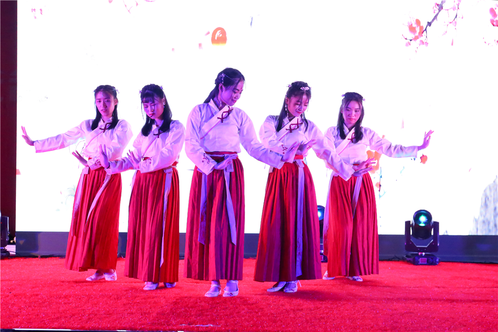 ���ഺ���� �� Ѥ������������¶������ѧУʦ�������������Բ����ɣ�