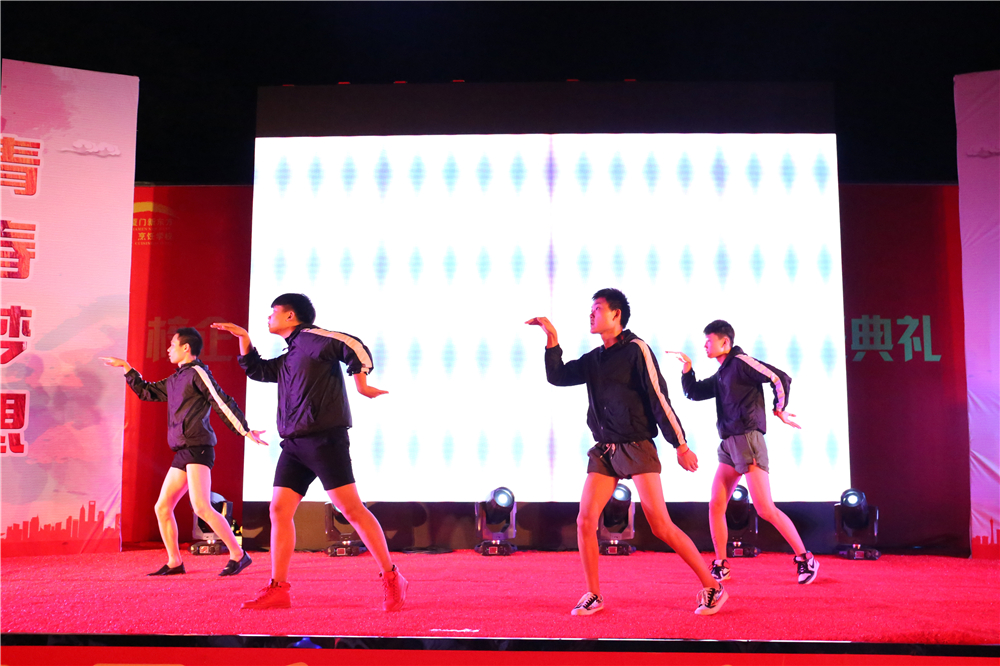 ���ഺ���� �� Ѥ������������¶������ѧУʦ�������������Բ����ɣ�