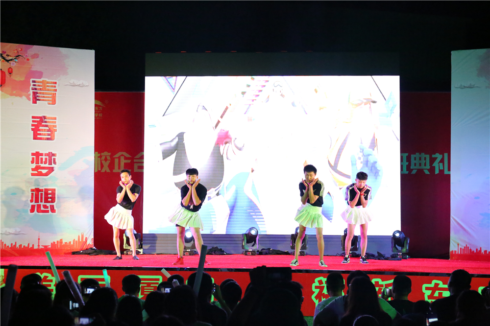 ���ഺ���� �� Ѥ������������¶������ѧУʦ�������������Բ����ɣ�