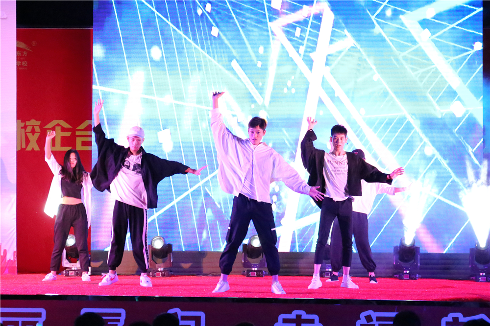 ���ഺ���� �� Ѥ������������¶������ѧУʦ�������������Բ����ɣ�