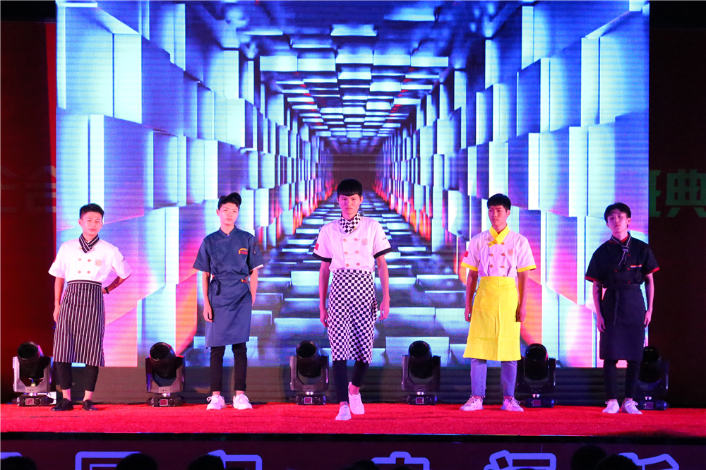 ���ഺ���� �� Ѥ������������¶������ѧУʦ�������������Բ����ɣ�