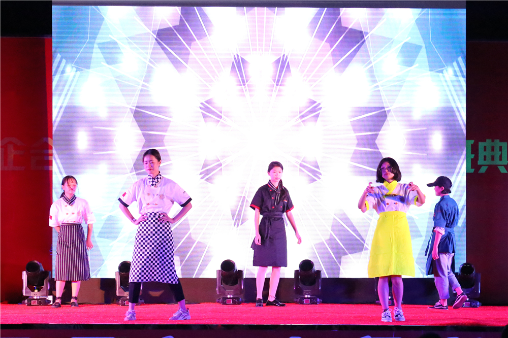 ���ഺ���� �� Ѥ������������¶������ѧУʦ�������������Բ����ɣ�