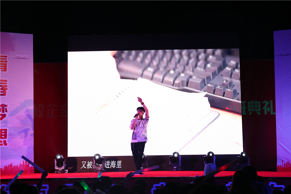 ���ഺ���� �� Ѥ������������¶������ѧУʦ�������������Բ����ɣ�