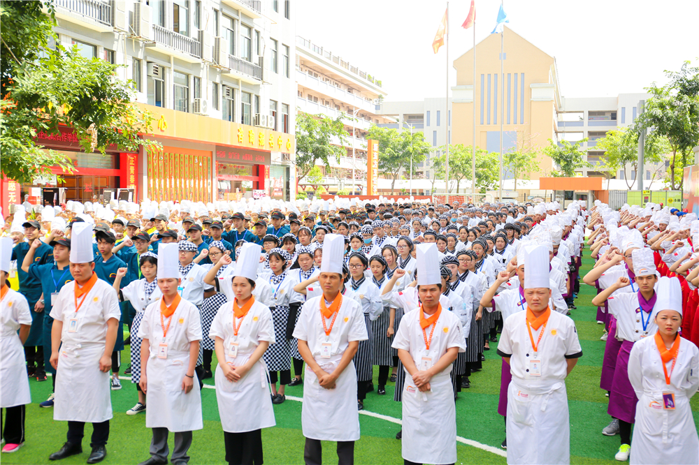 �����¶������ѧУ����ѧ�������չ��̡����ʽ����