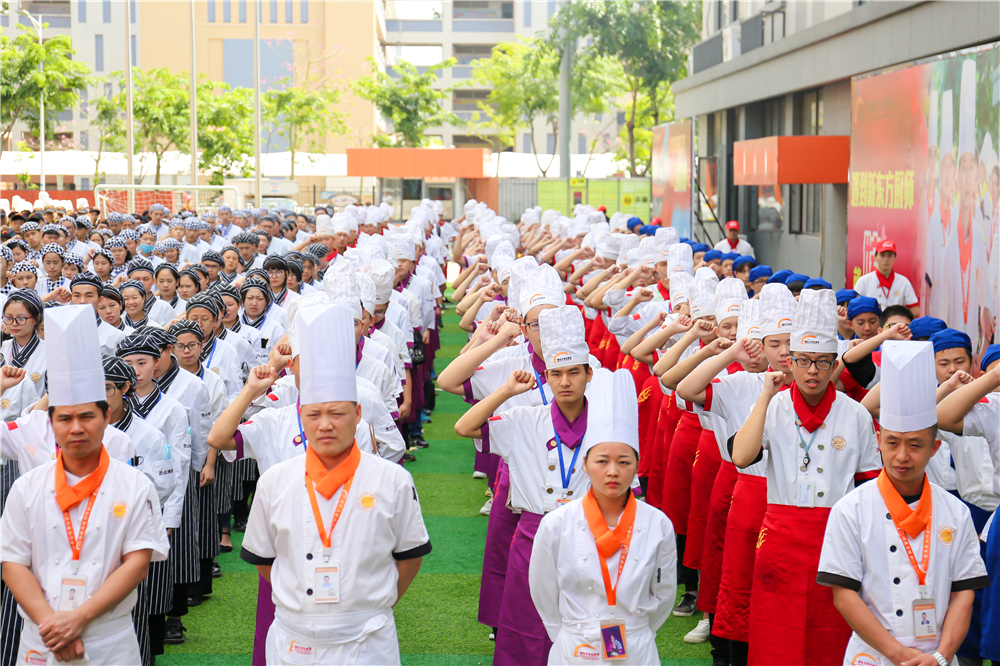 �����¶������ѧУ����ѧ�������չ��̡����ʽ����