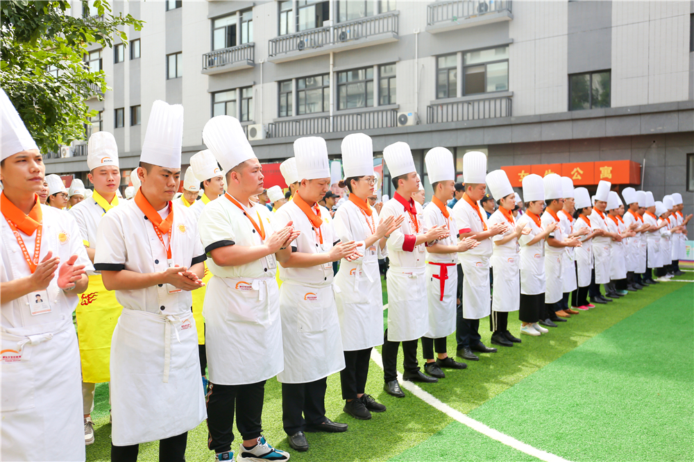 �����¶������ѧУ����ѧ�������չ��̡����ʽ����