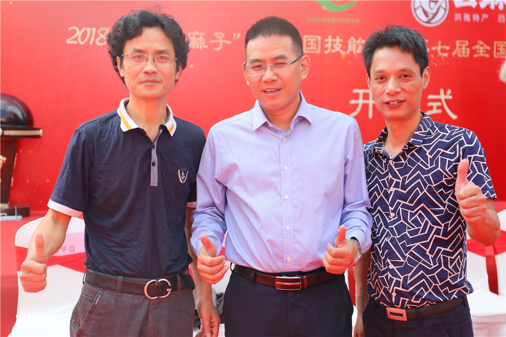 ����ҫ������ �����¶���ѧ���¶ᡰȫ������ҵְҵ���ܾ�����8ö���ƣ�14ö���ƣ�8ö