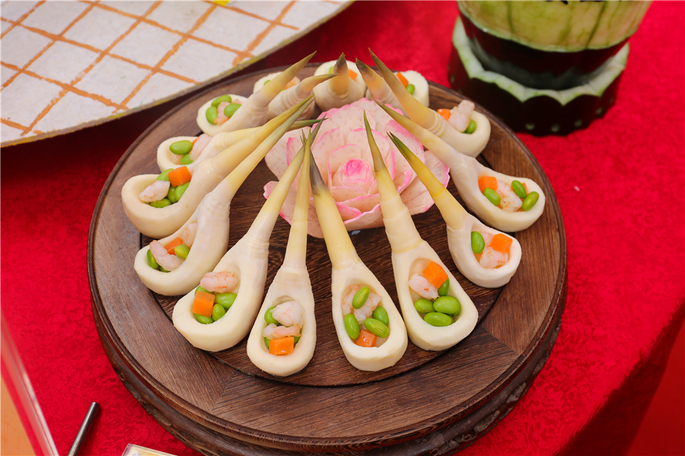 ����ҫ������ �����¶���ѧ���¶ᡰȫ������ҵְҵ���ܾ�����8ö���ƣ�14ö���ƣ�8ö