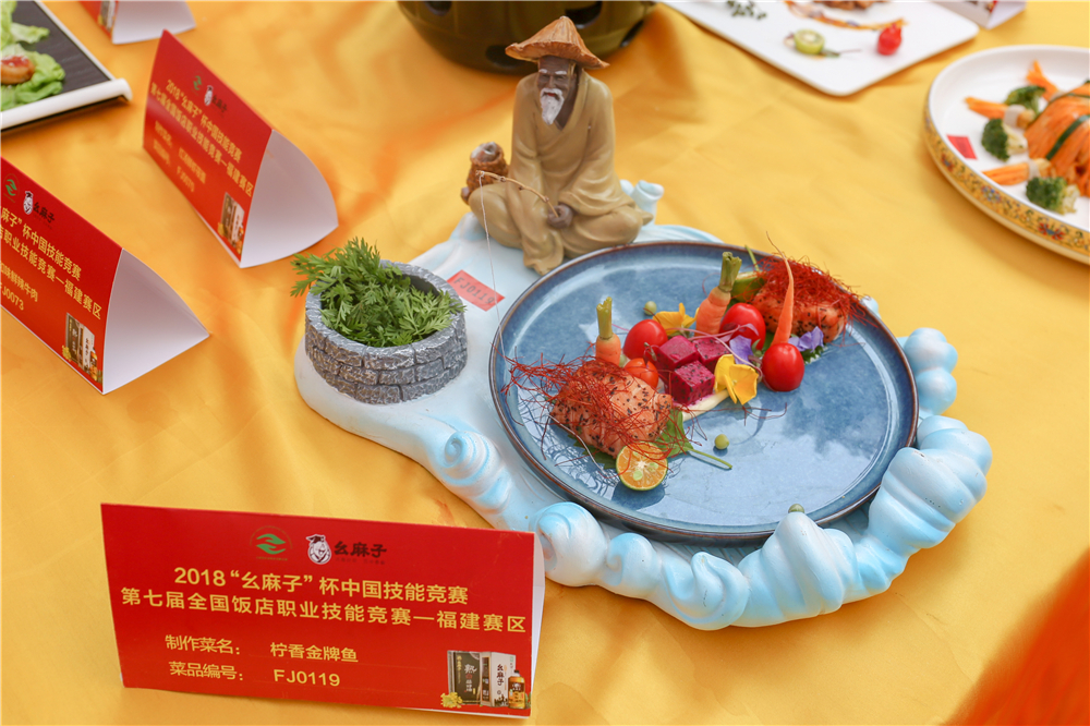 ����ҫ������ �����¶���ѧ���¶ᡰȫ������ҵְҵ���ܾ�����8ö���ƣ�14ö���ƣ�8ö