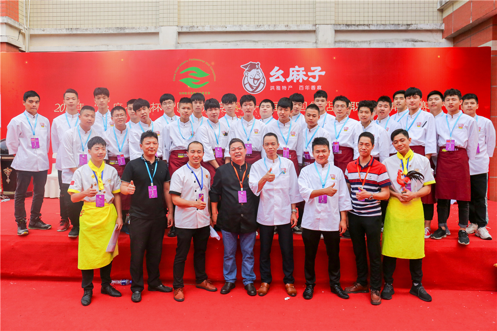 ����ҫ������ �����¶���ѧ���¶ᡰȫ������ҵְҵ���ܾ�����8ö���ƣ�14ö���ƣ�8ö