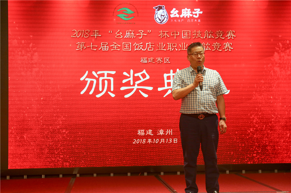 ����ҫ������ �����¶���ѧ���¶ᡰȫ������ҵְҵ���ܾ�����8ö���ƣ�14ö���ƣ�8ö