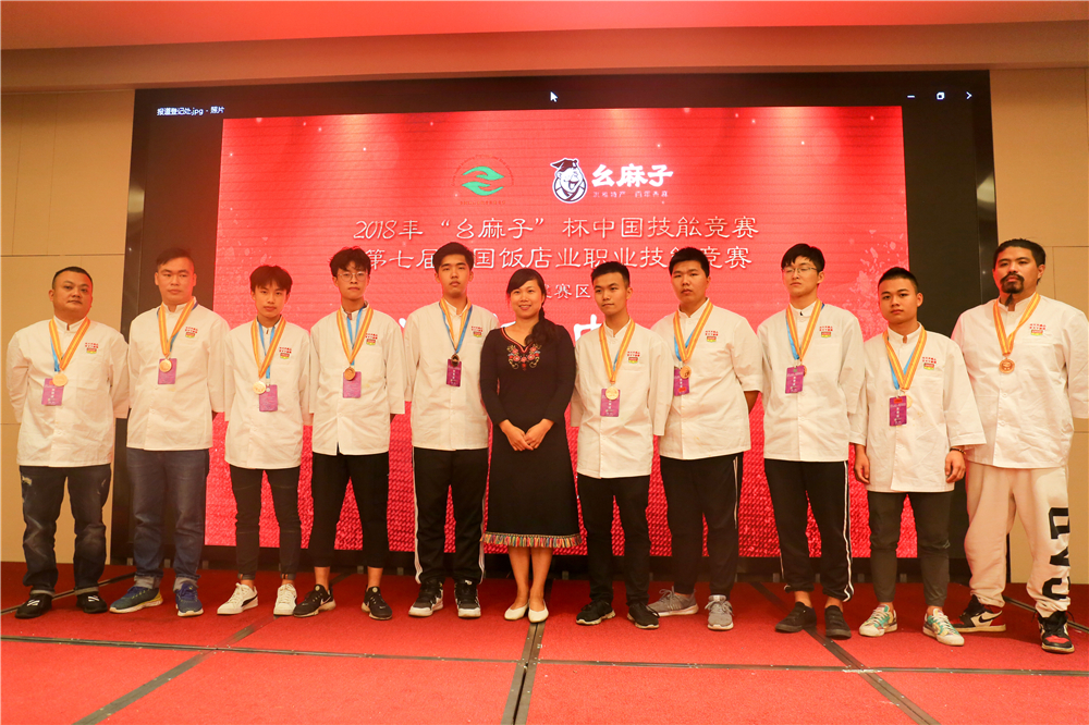 ����ҫ������ �����¶���ѧ���¶ᡰȫ������ҵְҵ���ܾ�����8ö���ƣ�14ö���ƣ�8ö